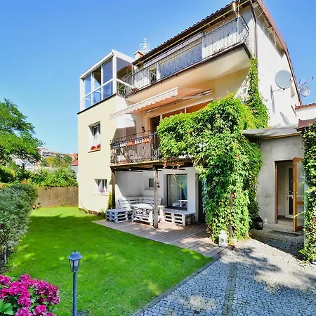 Spacious With Sauna, アパート