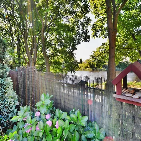 アパート Spacious With Sauna, コウォブジェク