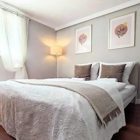 Spacious With Sauna, アパート