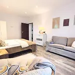 Spacious With Sauna, Appartement *