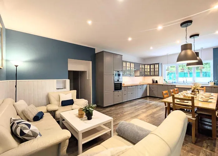 アパート Spacious With Sauna, コウォブジェク