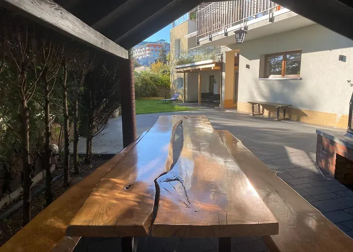 アパート Spacious With Sauna, コウォブジェク