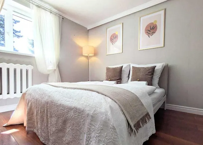 アパート Spacious With Sauna, コウォブジェク